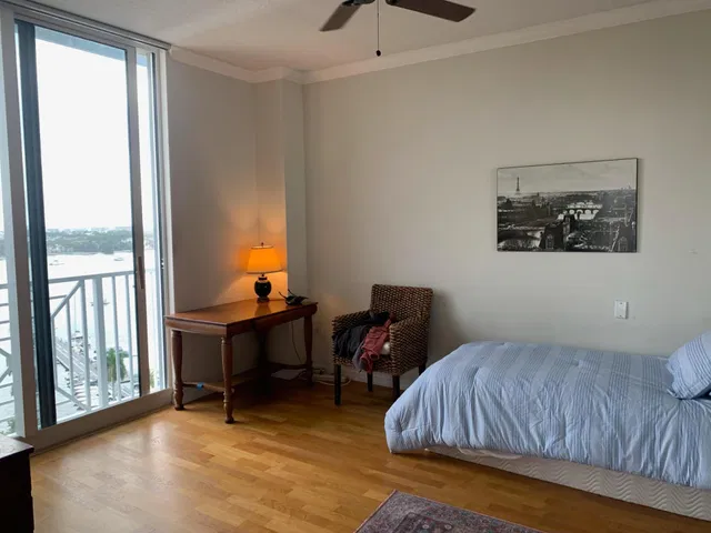 The Strand Unit 1204 photo 10