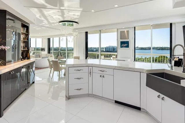 Sloan's Curve Palm Beach Unit 405n photo 5
