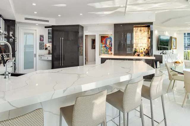 Sloan's Curve Palm Beach Unit 405n photo 6