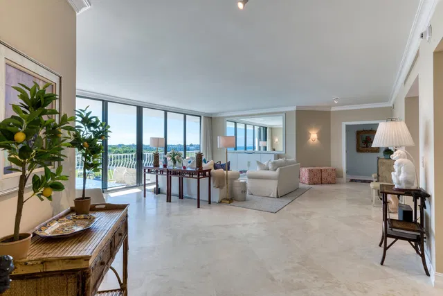 Sloan's Curve Palm Beach Unit 307s photo 6