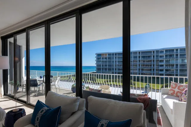 Sloan's Curve Palm Beach Unit 307s photo 8