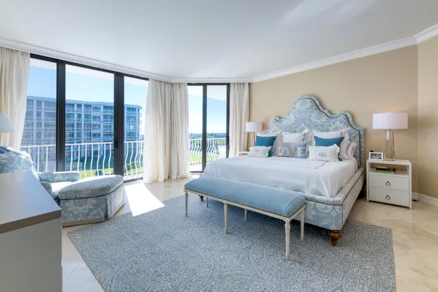 Sloan's Curve Palm Beach Unit 307s photo 16