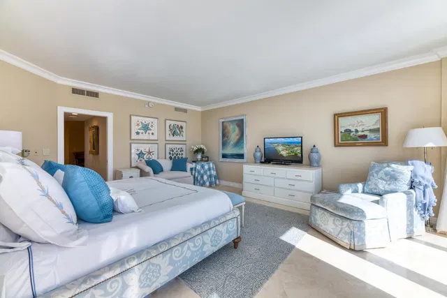 Sloan's Curve Palm Beach Unit 307s photo 17