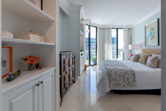 Sloan's Curve Palm Beach Unit 307s photo 21