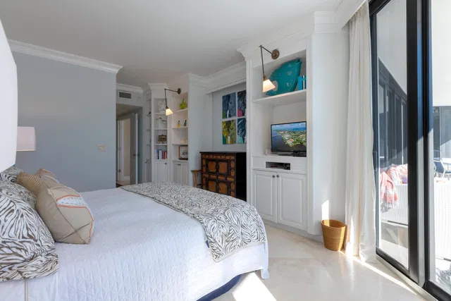 Sloan's Curve Palm Beach Unit 307s photo 23
