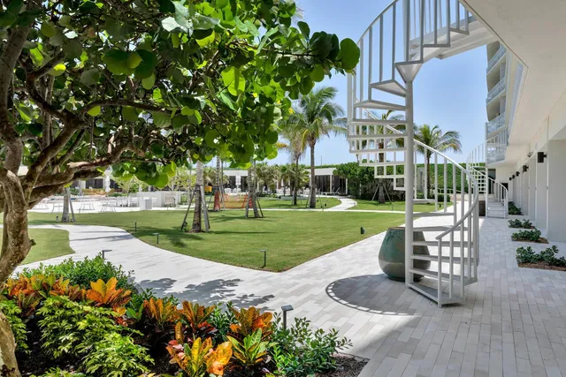 Sloan's Curve Palm Beach Unit 307s photo 32