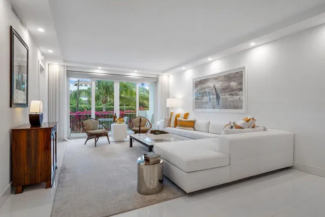 127 Peruvian Avenue #205