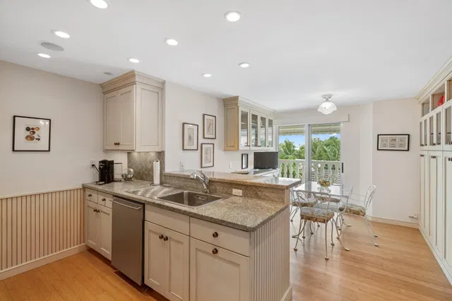 330 Cocoanut Row Unit 4a & 4d photo 11