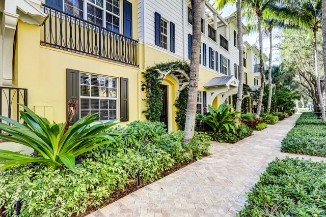 Magnolia Court Residence photo 2