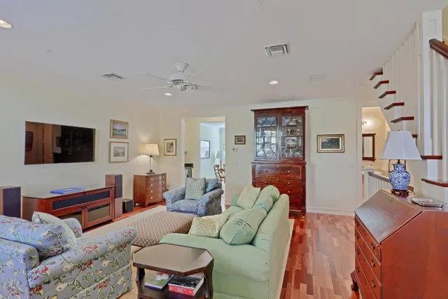 Magnolia Court Residence photo 23