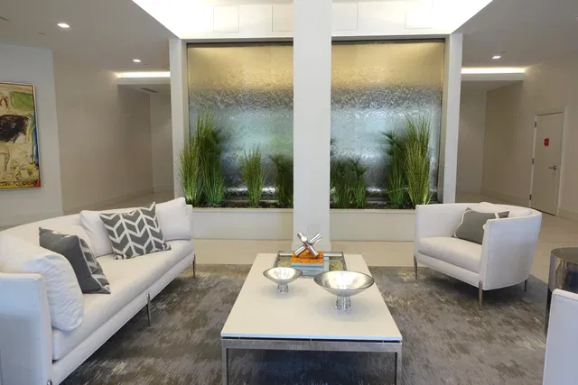Sloan's Curve Palm Beach Unit 507s photo 6