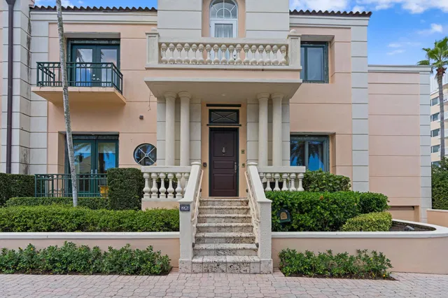 236 Bradley Place #7