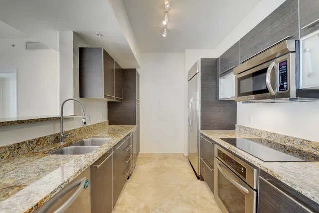 CityPlace South Tower Unit 1013 photo 8