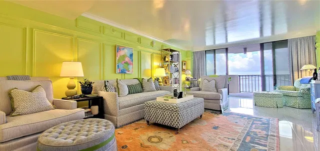 Trianon Unit 605 photo 8