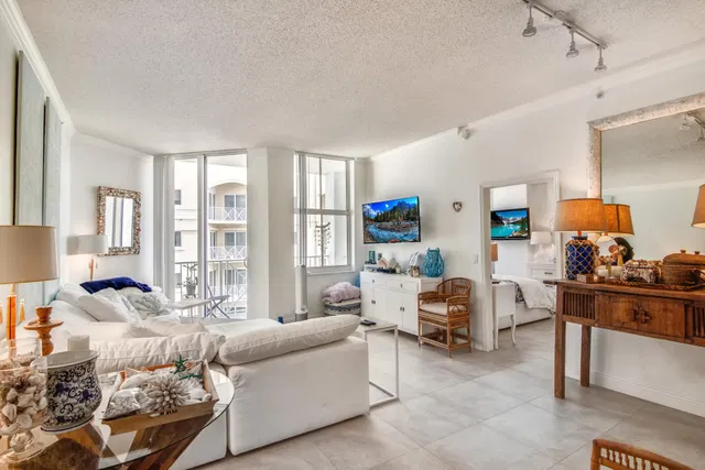 The Strand Unit 1502 photo 2