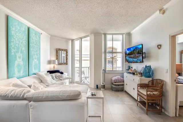 The Strand Unit 1502 photo 3