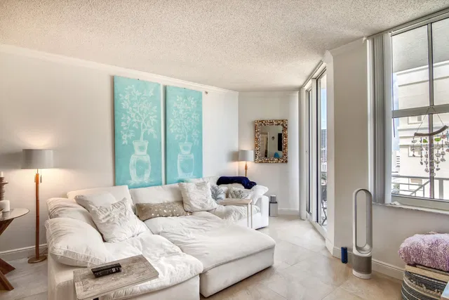 The Strand Unit 1502 photo 4