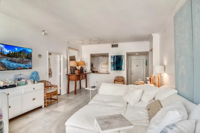 The Strand Unit 1502 photo 5