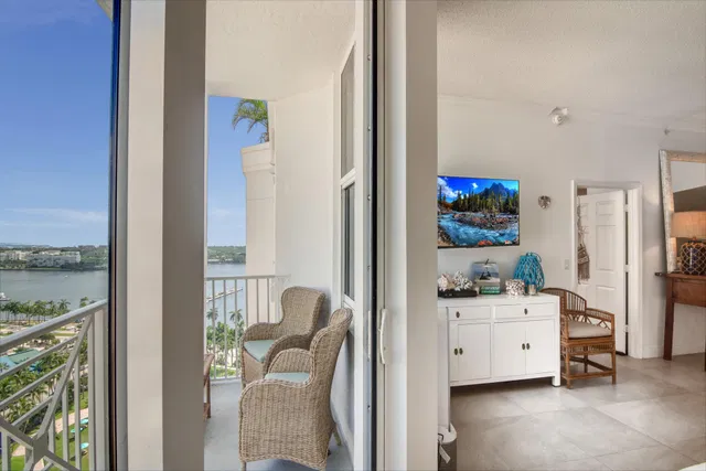 The Strand Unit 1502 photo 6