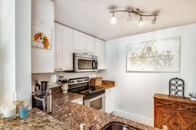 The Strand Unit 1502 photo 7