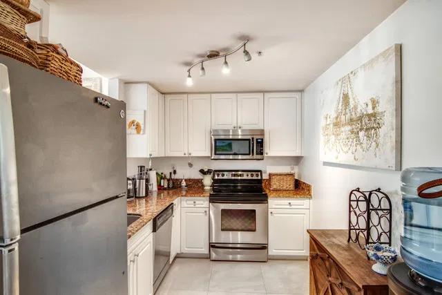The Strand Unit 1502 photo 8