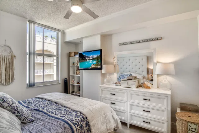 The Strand Unit 1502 photo 9