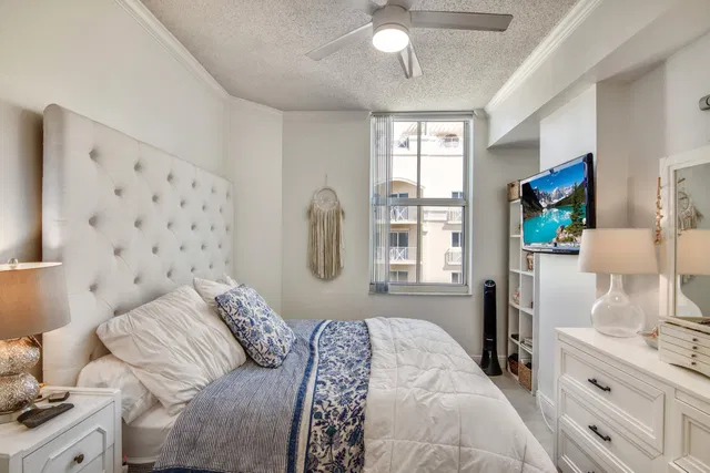 The Strand Unit 1502 photo 10