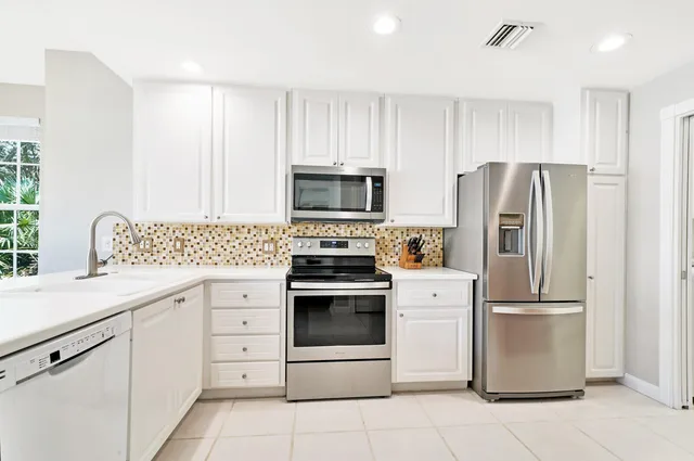 Charleston Court at Abacoa Residence photo 9