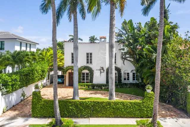 315 Seaspray Avenue