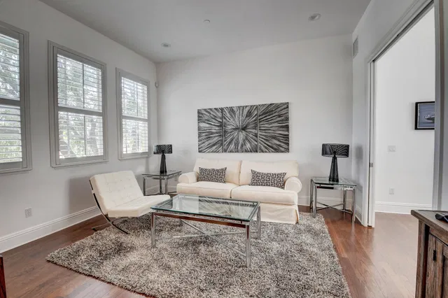 Hamilton Place Unit C photo 4