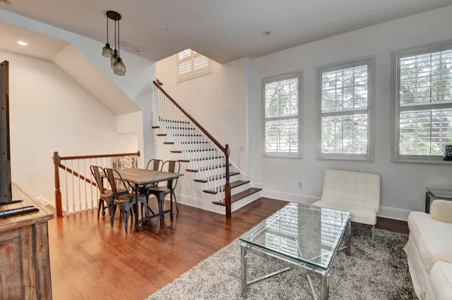 Hamilton Place Unit C photo 6