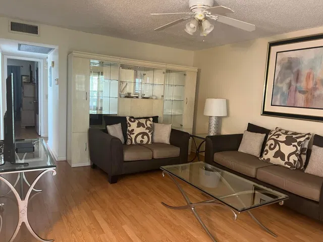 Residence photo 6