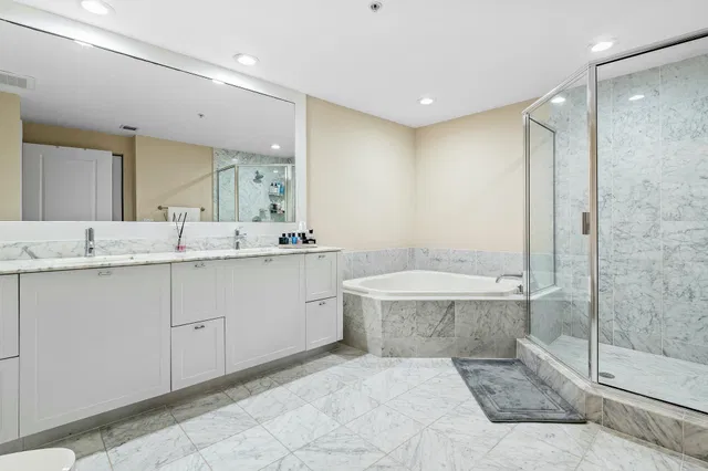 The Astor Unit 206 photo 17