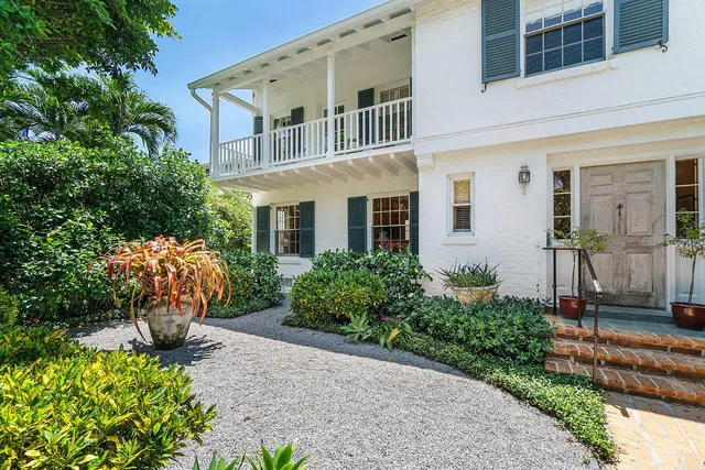 124 Australian Avenue