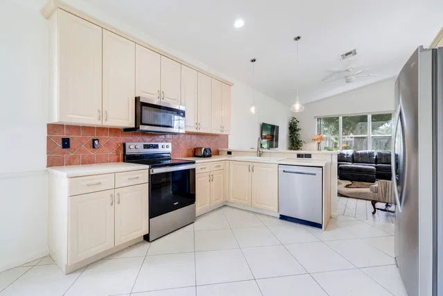 Residence photo 18