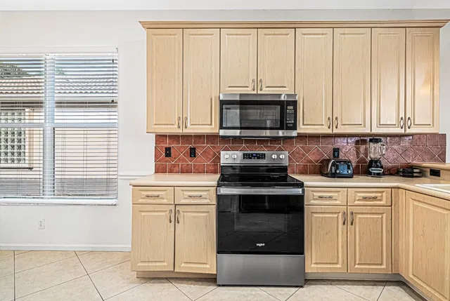 Residence photo 61