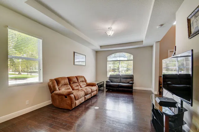 Residence photo 8