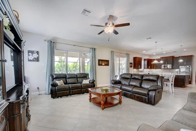 Residence photo 17