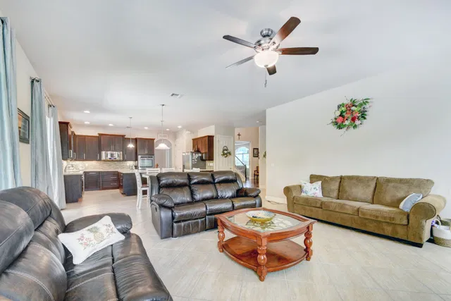 Residence photo 18