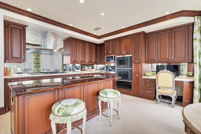 One Watermark Place Unit 904 photo 9