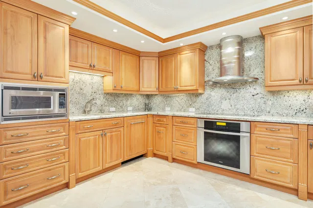 Winthrop House Condos Unit 309 photo 7
