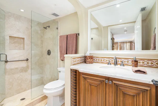 Winthrop House Condos Unit 309 photo 11