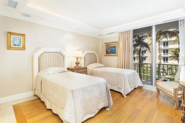 Winthrop House Condos Unit 309 photo 12