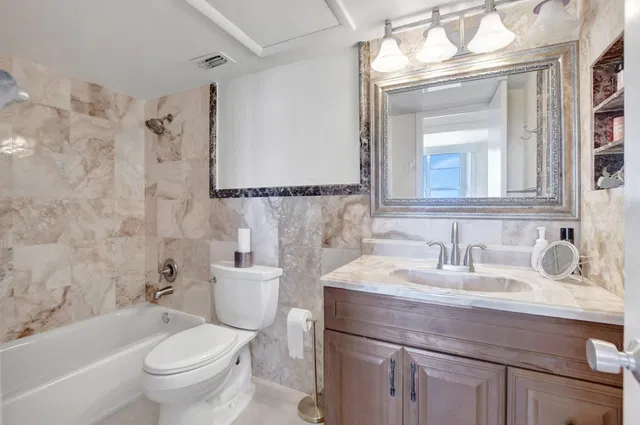 Boca Raton Unit 6n photo 26