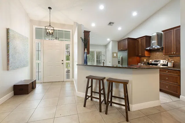 Residence photo 3
