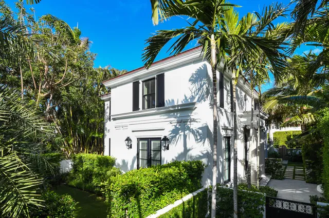 215 Seabreeze Avenue