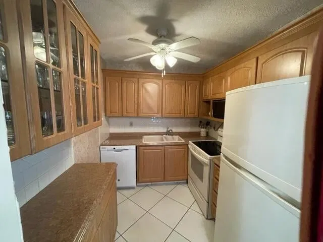 Unit 206 photo 3