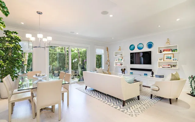 400 Chilean Avenue #2