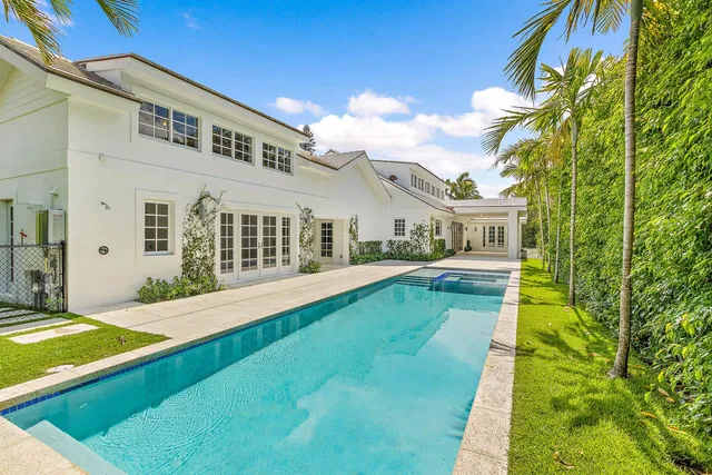285 Colonial Lane