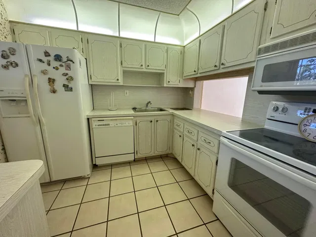 Unit 103 photo 6